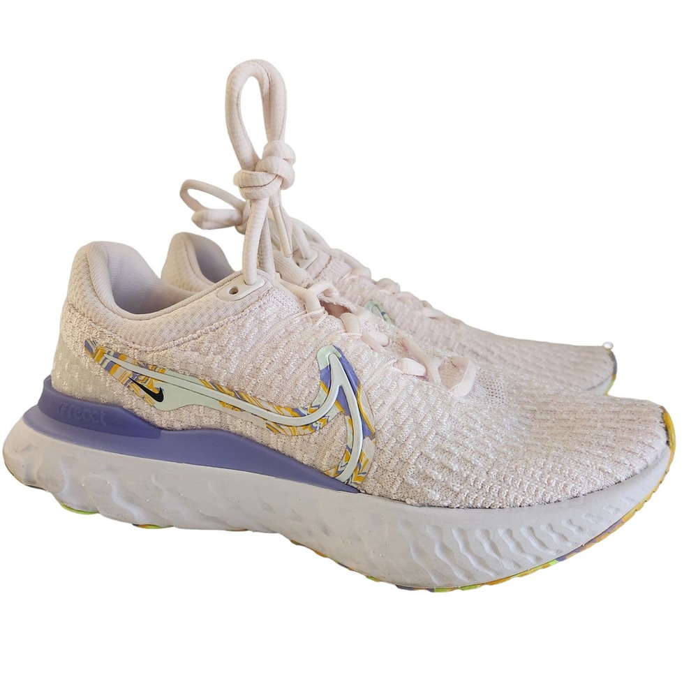 Nike Women's React Infinity Run Flyknit 3 Running Shoe, 8 M US